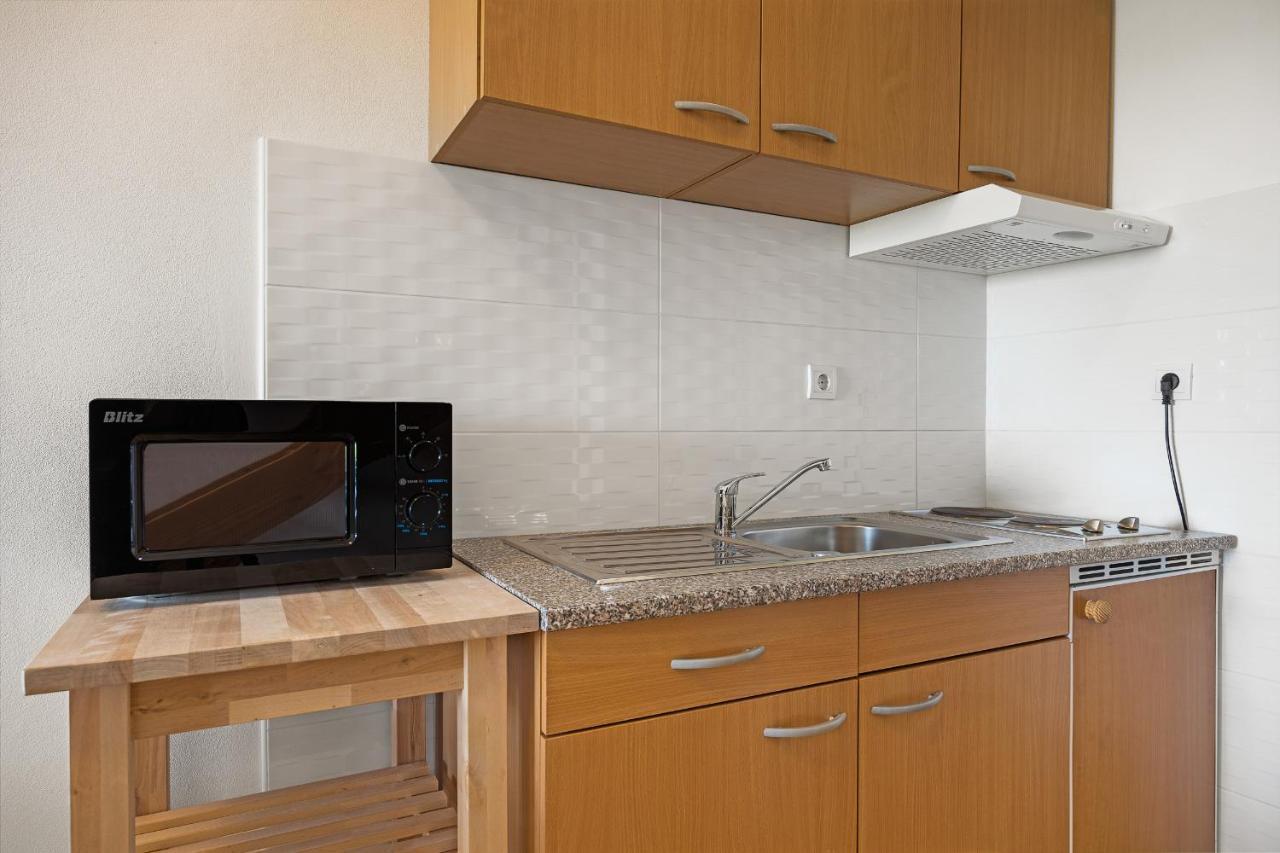 Apartments And Rooms Alenka Banjole Exterior foto